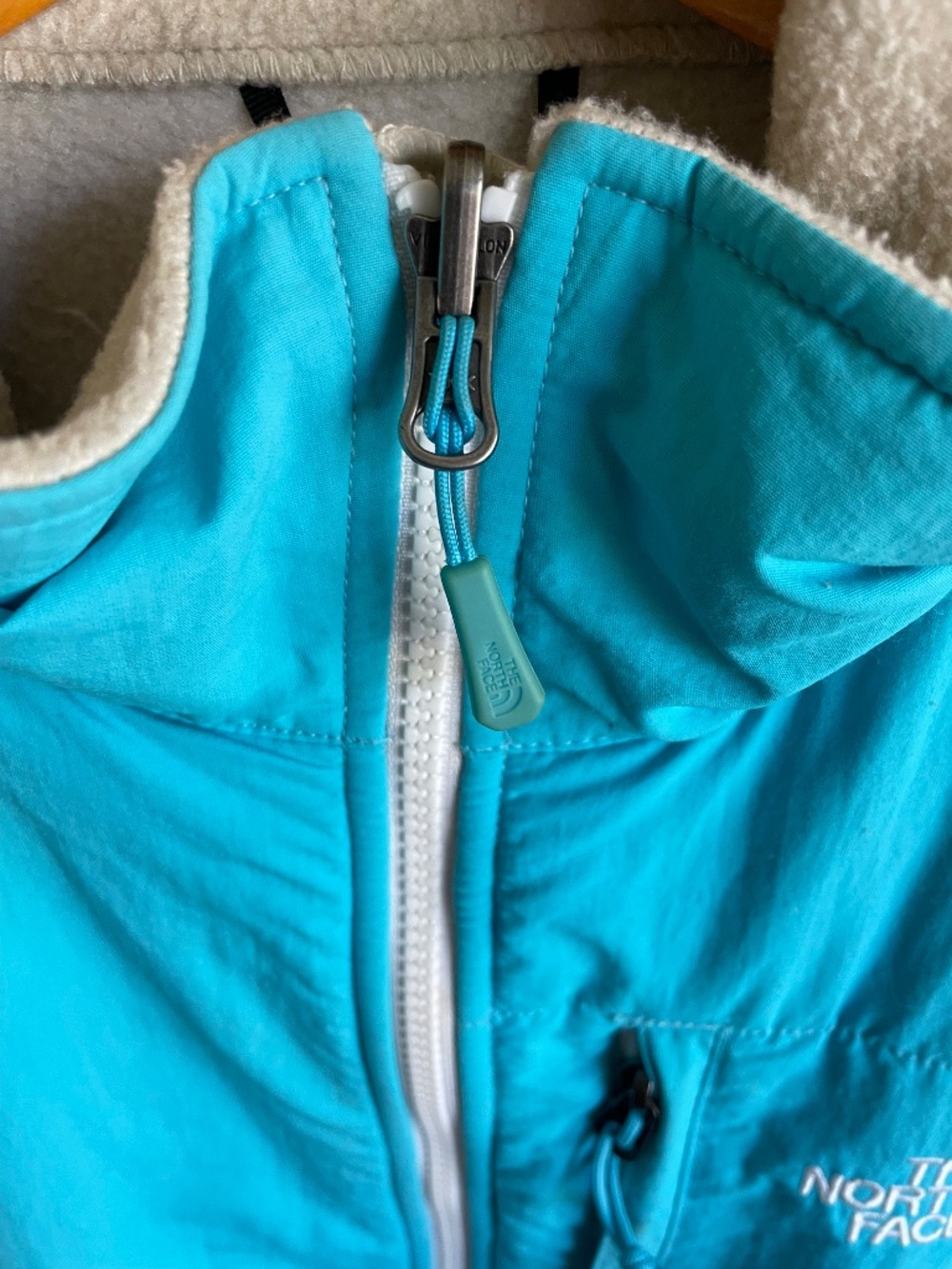 PRICE DROP! The North Face Two-Tone ZipperFront Pile Jacket- Women's Medium - Picture 5 of 15